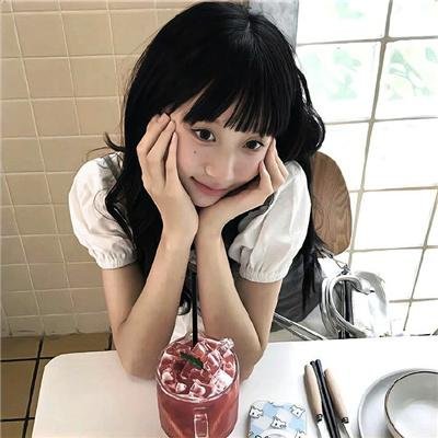 云雾笼罩的山峰